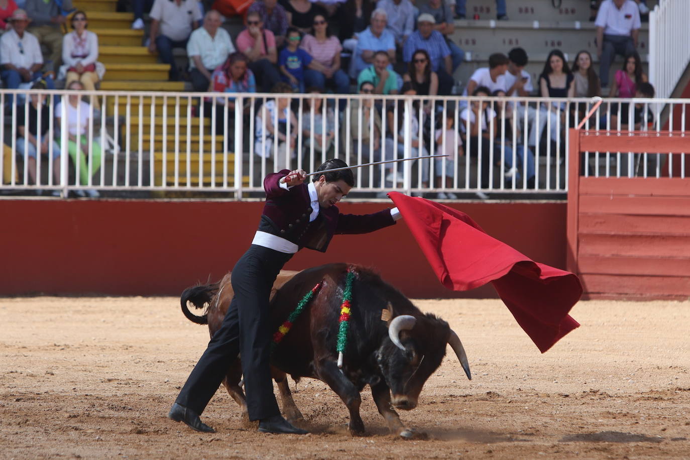 Oreja para Hernández y León en la última clase práctica del Certamen