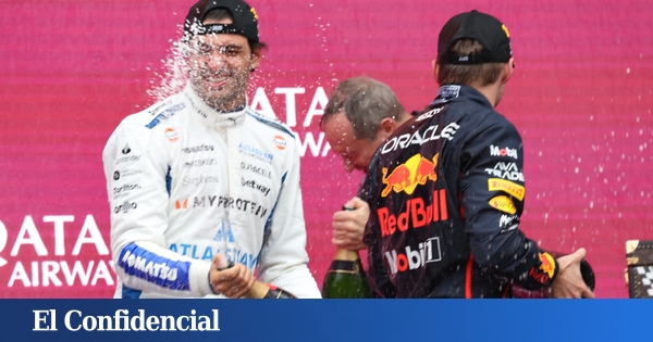 la doble victoria de Carlos Sainz en Bakú en el escalón más bajo del podio