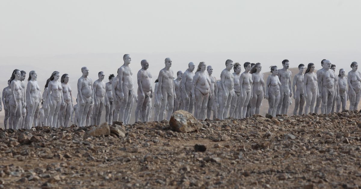Spencer Tunick recluta a casi 2.000 voluntarios para posar desnudos en un olivar de Granada el próximo sábado