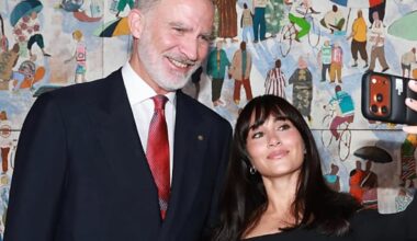 Aitana celebra su primer encuentro con el rey Felipe VI y retrata su complicidad con un selfi: “¡Qué majísimo!” | Gente