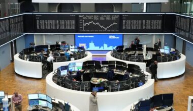 El STOXX 600 termina estable porque el impulso de las fusiones compensa la incertidumbre en Francia
