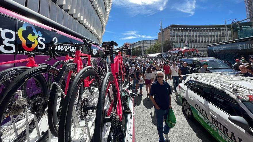 La Vuelta en Bilbao | ambiente antes de la salida en San Mamés