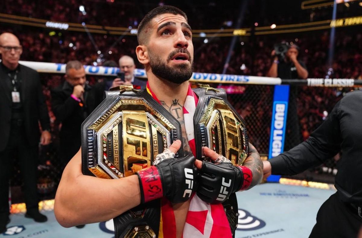 Ilia Topuria, tras noquear a Oliveira y lograr su segundo cinturón de la UFC en Las Vegas.