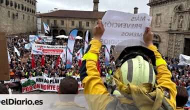 Miles de personas protestan en Santiago contra la política forestal de la Xunta y piden la dimisión de Rueda