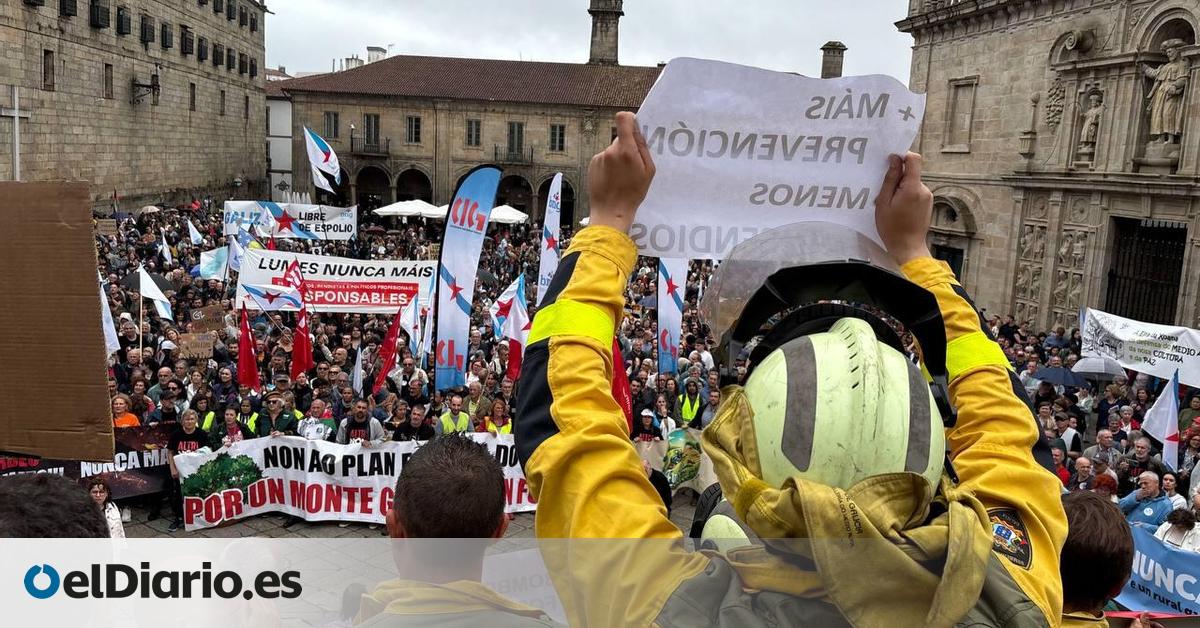 Miles de personas protestan en Santiago contra la política forestal de la Xunta y piden la dimisión de Rueda