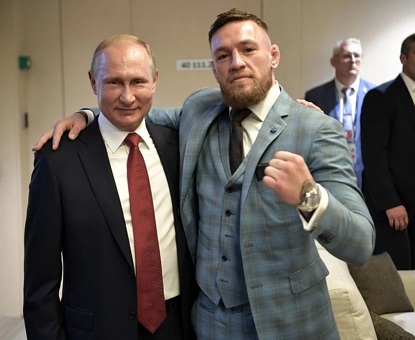 El presidente ruso, Vladímir Putin, y Conor McGregor durante el partido final entre Francia y Croacia en el Mundial 2018 en Moscú, 15 de julio de 2018