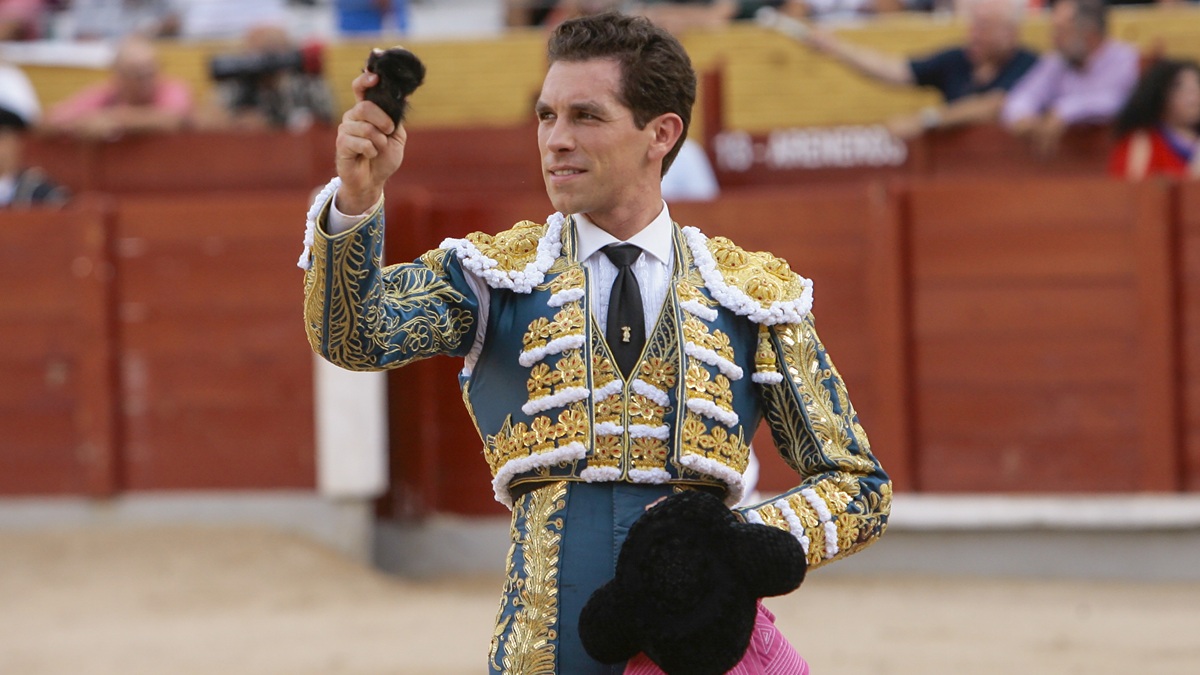 Ginés Marín corta la única oreja en el mano a mano con Víctor Hernández