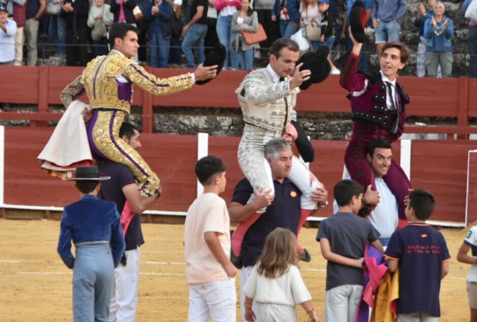Torería de la terna en tarde triunfal en Béjar
