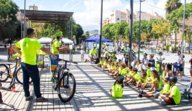 Los ciclistas del futuro aprenden movilidad con talleres y juegos
