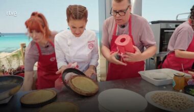 Samantha Vallejo-Nágera y Torito sacan uno de los presuntos flaons del horno.