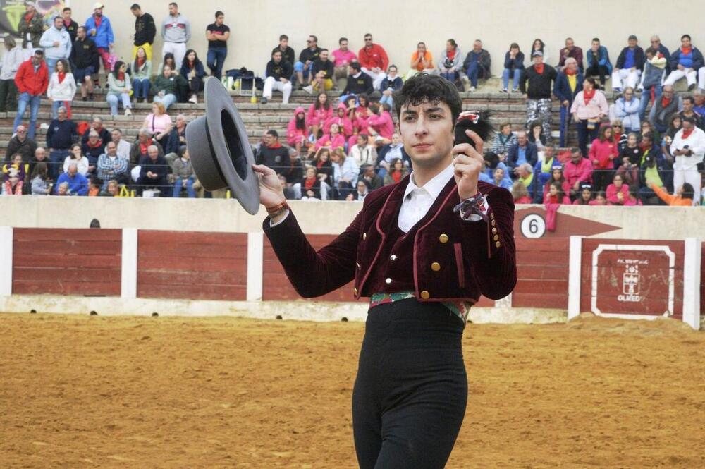 El novillero Pedro Andrés pasea una oreja en Olmedo