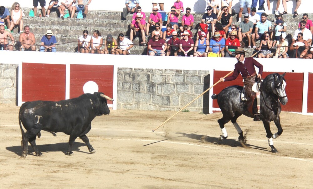 Montero sale en hombros en Sotillo