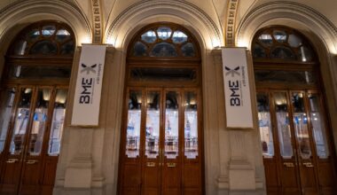 Ibex 35 sube hoy, 1 de septiembre, apoyado por el avance de IAG y Laboratorios Rovi