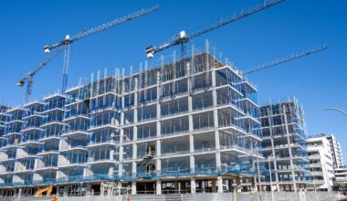 España construye más, pero no lo suficiente: se levantan dos pisos por cada diez nuevos hogares | Economía y negocios