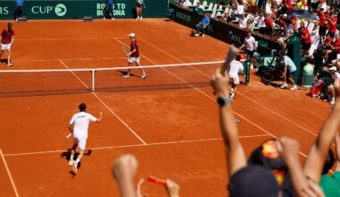 Munar y Martínez vencen en el dobles para que España siga con vida