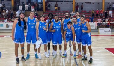 Los jugadores del Class Sant Antoni celebran la victoria, ayer en Benicarló.
