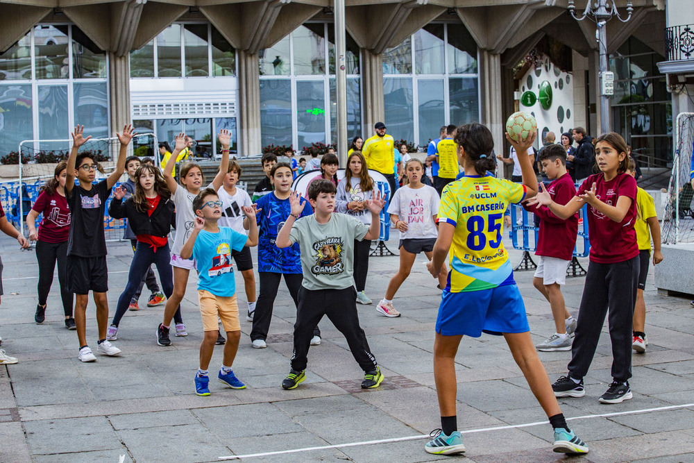 El balonmano toma la plaza Mayor