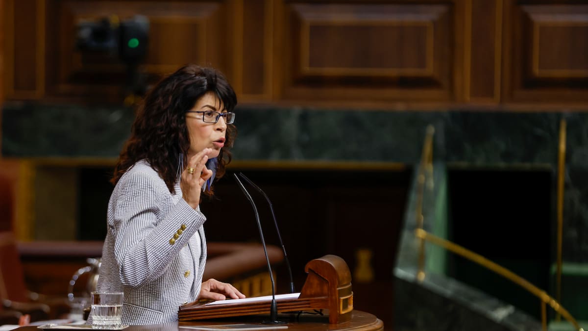 Redondo pide frenar la "desinformación" frente a los fallos de las pulseras antimaltrato | Política