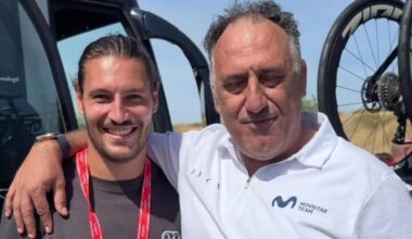 Juan Cruz sigue la etapa navarra en el coche del Movistar