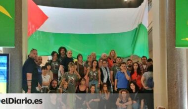 Decenas de docentes se encierran en el Círculo de Bellas Artes de Madrid exigiendo el embargo de armas a Israel
