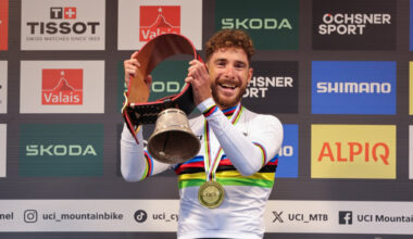 Koretzky remonta en la última vuelta y le gana el Mundial XCC a Blevins en la línea de meta