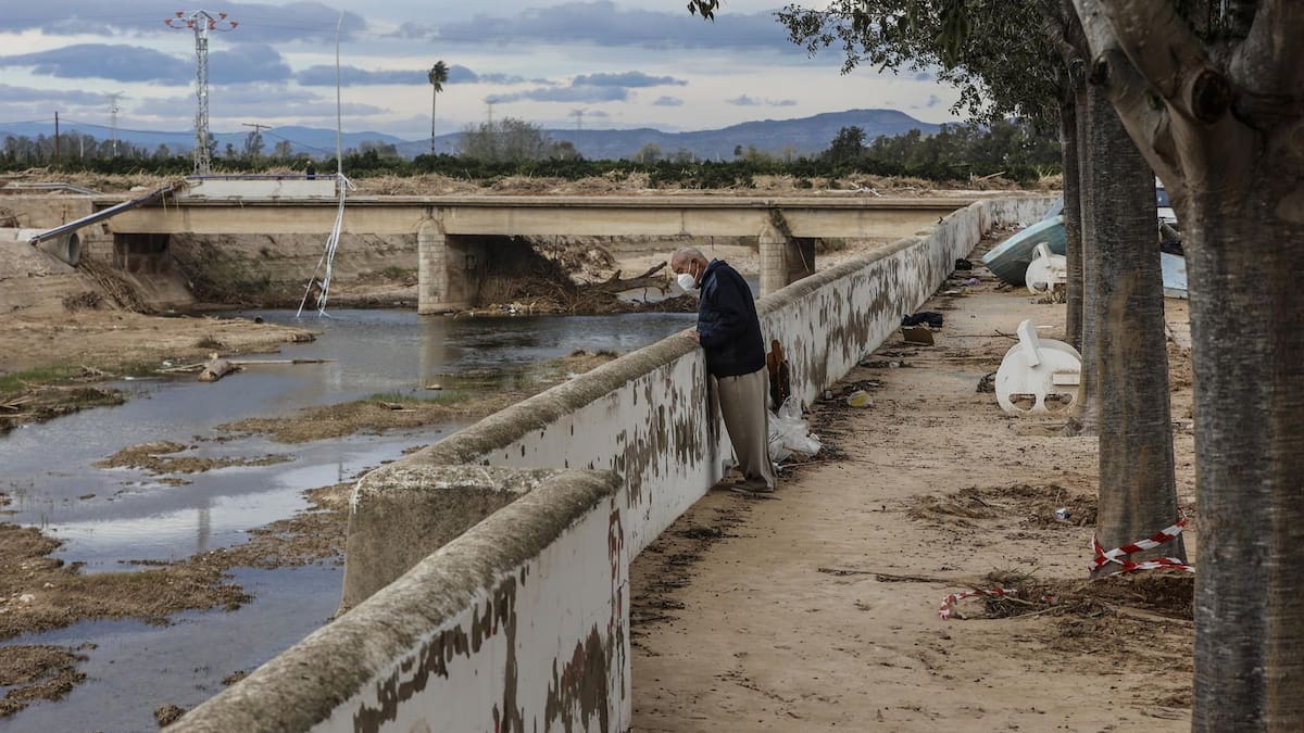 La Generalitat no avisó de forma específica de la llegada del mal tiempo a los usuarios de la teleasistencia antes de la DANA | Sociedad