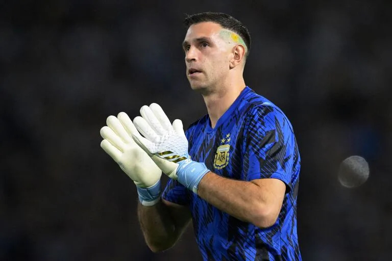 Emiliano 'Dibu' Martínez fue elegido como el Mejor Arquero del mundo en las últimas dos temporadas