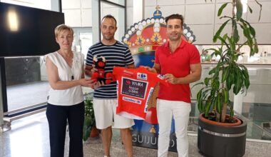Javier Sánchez recoge el maillot de La Vuelta