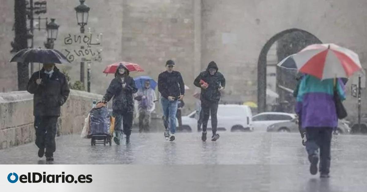 València suspende las clases tras decretarse la alerta roja por lluvias en el litoral de la provincia y el norte de Castellón