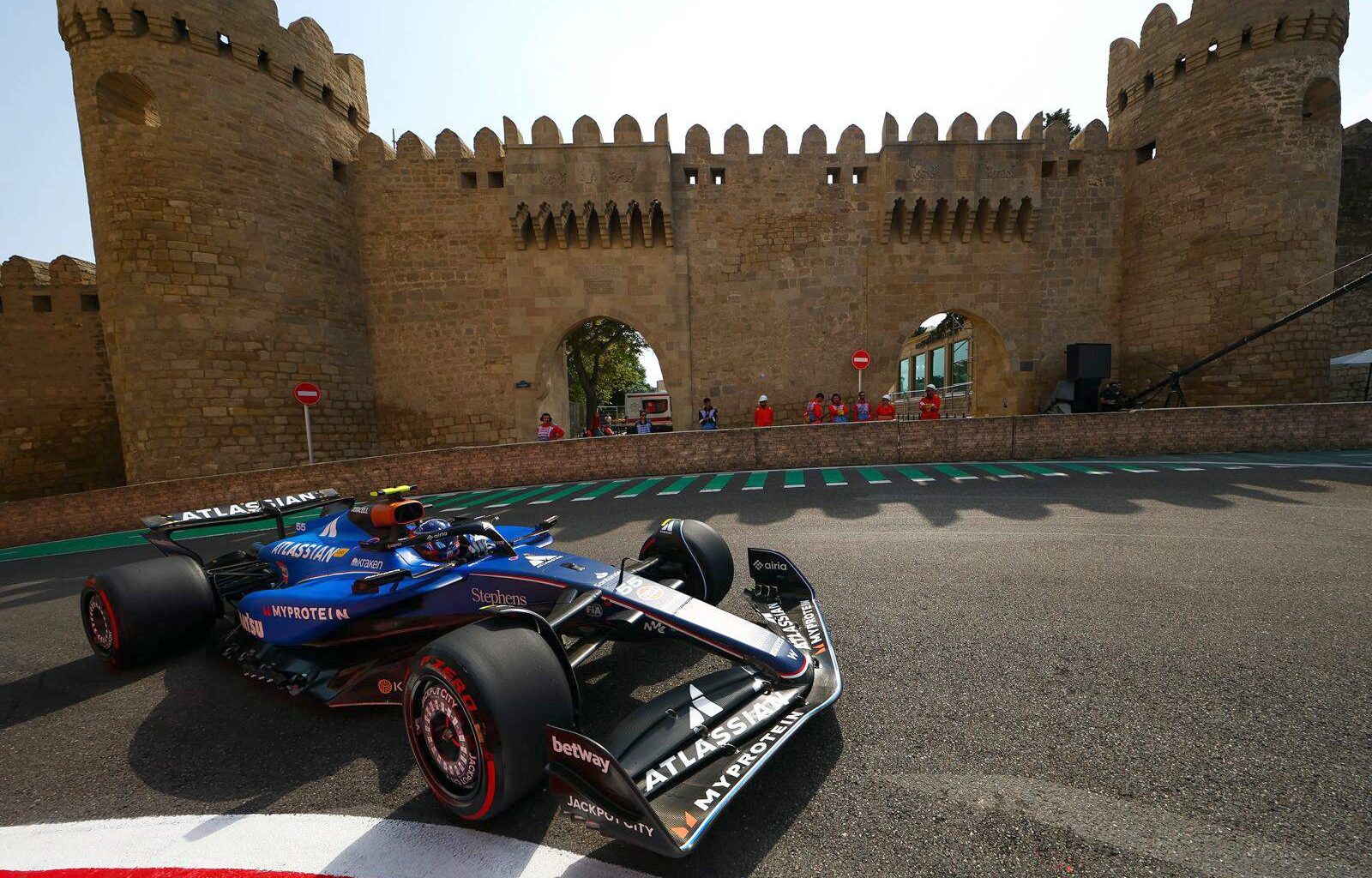 Libres interesantes para Carlos Sainz en Azerbaiyán, aunque con margen de mejora