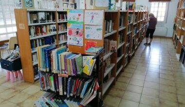 La Biblioteca de Poio programa cine clásico, cuentos para bebés, intercambio de libros y mucho más