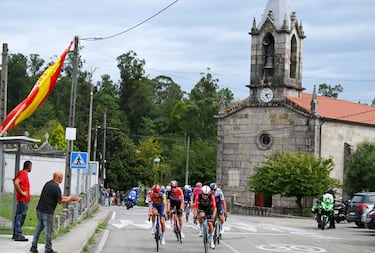 Andrea Bagioli, Bob Jungels y Victor Guernalec durante la etapa de hoy. 