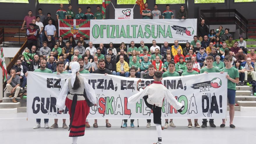 La Federación de Euskadi de Pelota Vasca y la Internacional unen fuerzas ante la beligerancia de España