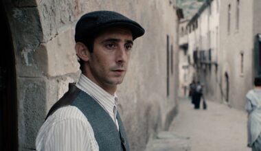 Enric Auquer es el maestro Benaiges en la película.