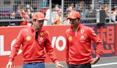 El divertido momento de Carlos Sainz por Italia con su excompañero de Ferrari tras lograr el podio en Bakú