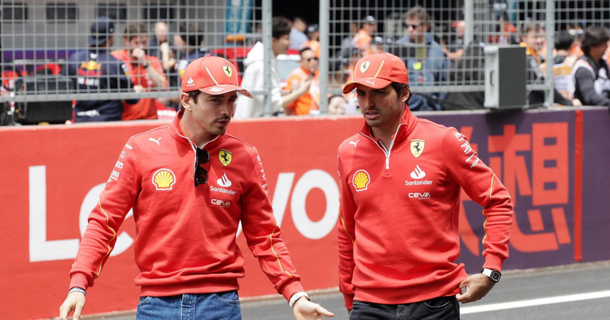 El divertido momento de Carlos Sainz por Italia con su excompañero de Ferrari tras lograr el podio en Bakú