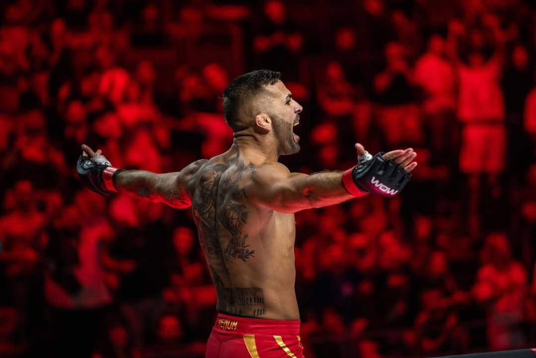 Hecher Sosa celebra su triunfo en WOW 20.