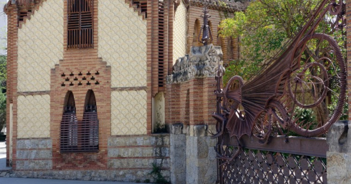 la obra desconocida de Gaudí que vigila Barcelona desde Pedralbes