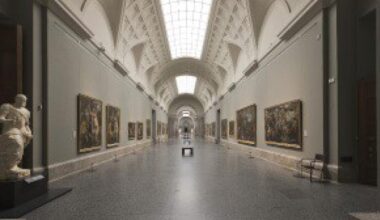 El Prado pinta su galería principal de azul para resaltar cuadros de Tiziano, Rubens o Tintoretto
