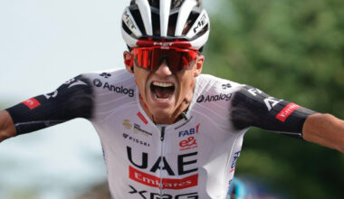 Isaac del Toro gana el GP Larciano 2025 al sprint y da la victoria 81 a UAE Team Emirates