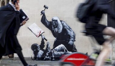 Banksy reaparece en Londres con un mural contra los abusos de la justicia