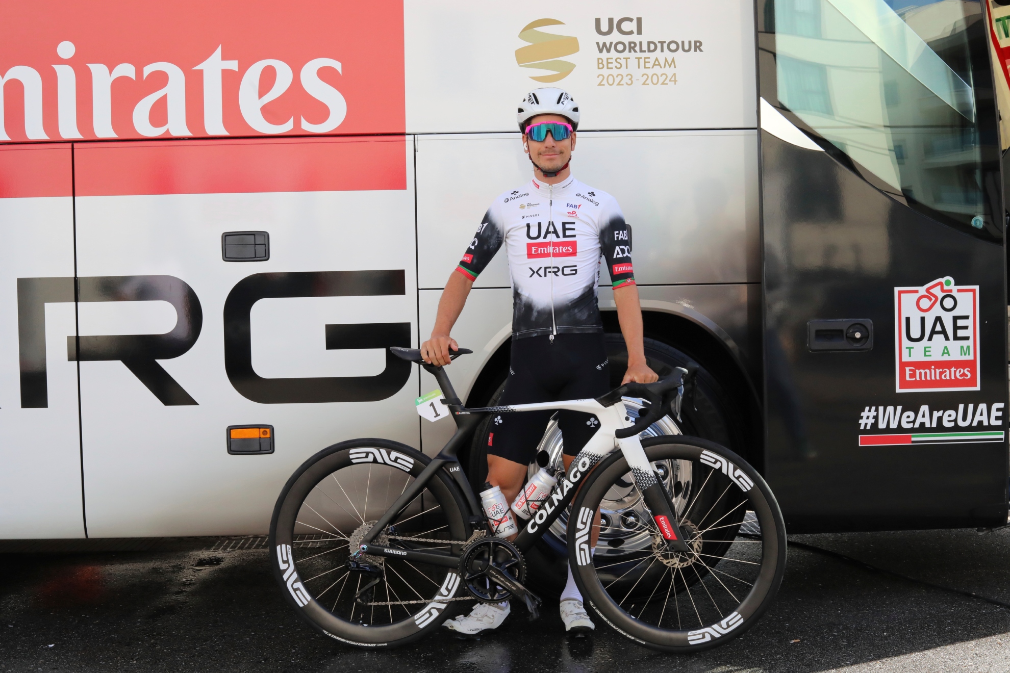 Almeida, con su bicicleta.