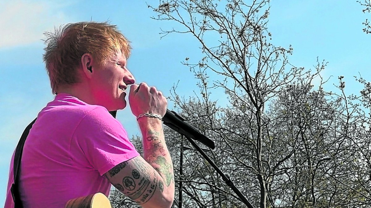 El artista británico Ed Sheeran lanza el día 12