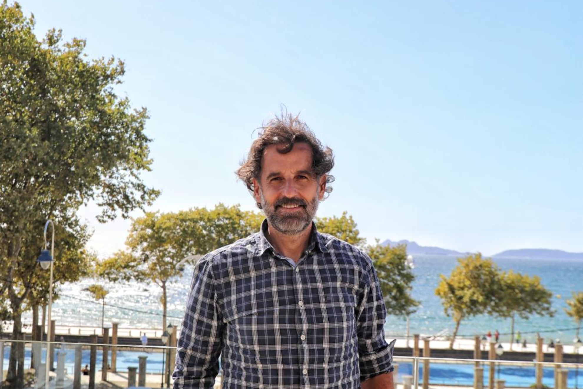 Ezequiel Mosquera, en Vigo posando durante la entrevista.