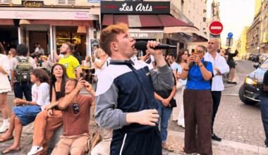 El increíble flashmob de 'Bohemian Rhapsody' que asombró a París