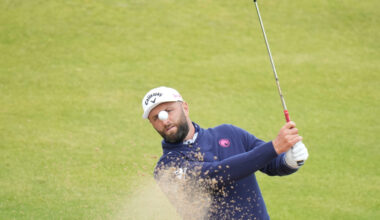 Rahm reacciona a tiempo en Wentworth con un golpazo desde el bunker
