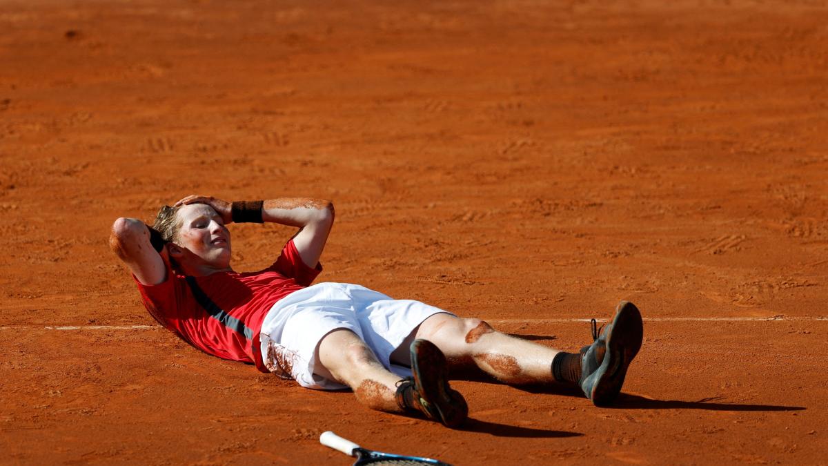 El extraterrestre Elmer Moller deja a España al borde del precipicio en la Copa Davis (0-2)