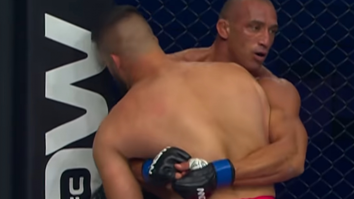 Enoc Solves somete a Darwin Rodríguez y se convierte en nuevo campeón de WOW