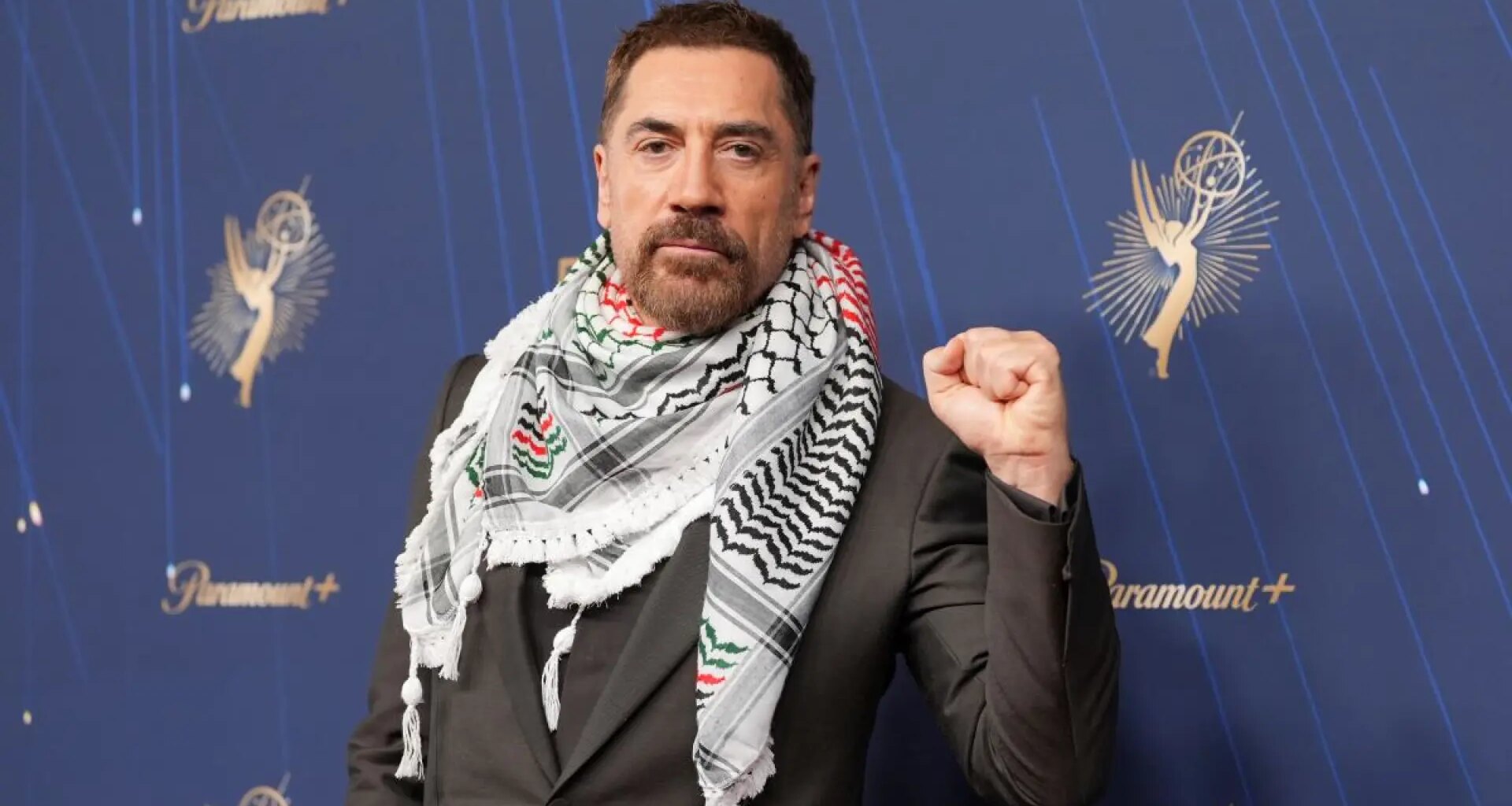 Javier Bardem, con pañuelo palestino, denuncia "el genocidio en Gaza" desde los Premios Emmy 2025