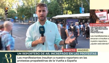 Los manifestantes de La Vuelta Ciclista a España increpan a un reportero de 'El programa de AR': "¡Fuera Ana Rosa!"